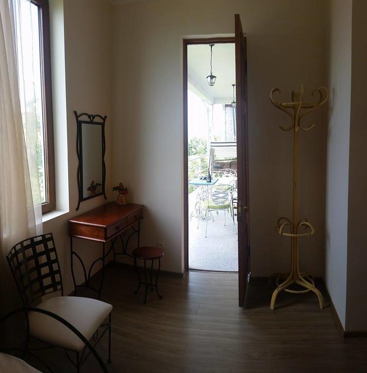 Omsi House Hotel Telavi Buitenkant foto